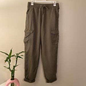 H&M lightweight army green jogger style cargo pant